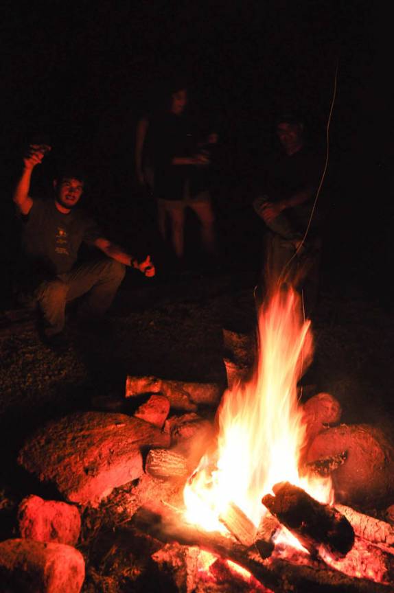 Uma sempre aconchegante fogueira, na casa de amigos em Curitiba, no Paraná